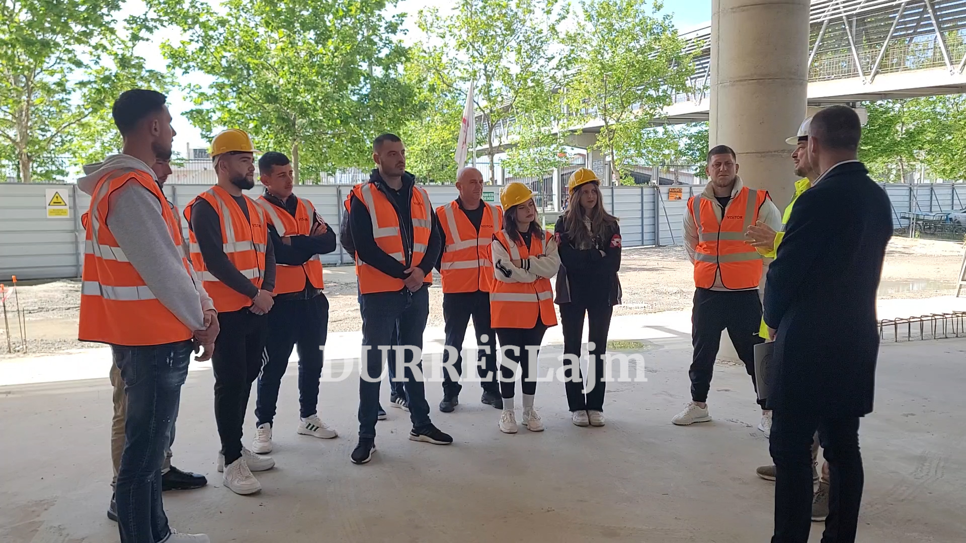 Vizitorë të veçantë në kantierin e parkimit të ri publik në Durrës (VIDEO)