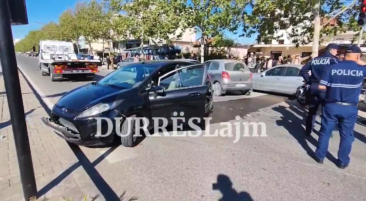 Aksident në Durrës, përplasen dy makina te zona e ish-Kënetës (VIDEO)