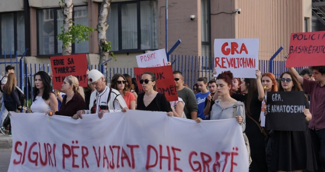 Prishtina në protestë pas vrasjes së një 21-vjeçareje