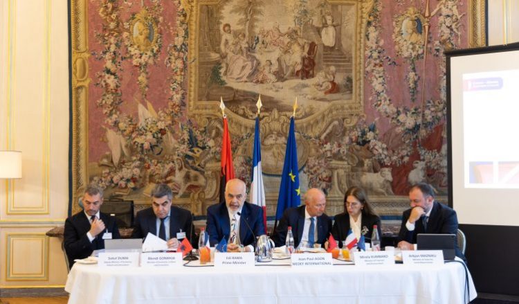 “Krenar për Shqipërinë”/ Rama vizitë dyditore në Paris, publikon pamjet nga takimi me Unionin e Sipërmarrësve francezë 