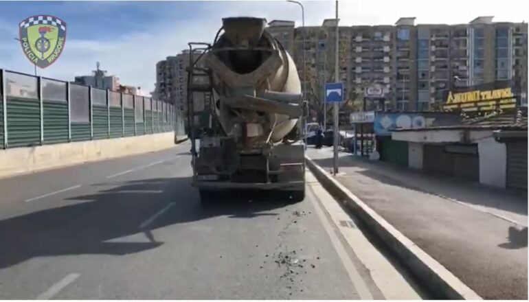 Ndoti me beton karrexhatën gjatë lëvizjes në të, betonierja ndëshkohet me masë administrative maksimale
