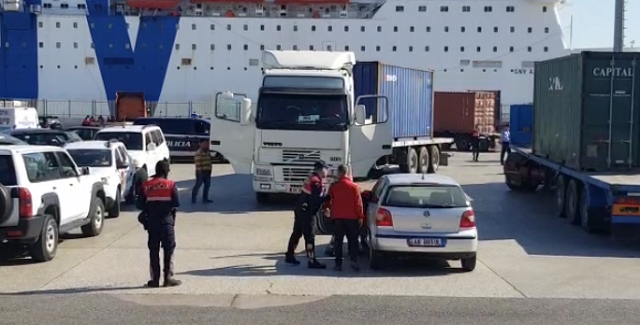 Arrestohet një efektiv policie në portin e Durrësit, ja për çfarë akuzohet