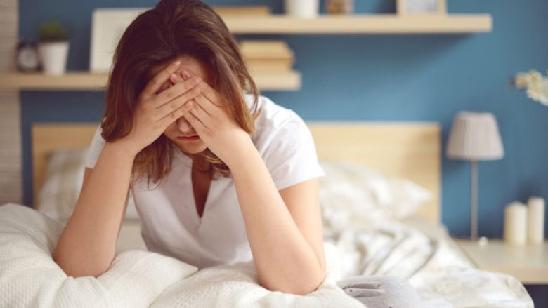 Nuk flini gjumë mjaftueshëm? Studimi: Pagjumësia sjell rritjen e rasteve të sëmundjes së mëlçisë yndyrore jo-alkoolike