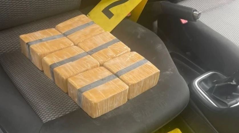 Tentoi të largohej nga vendi me 10 kg heroinë që kapte vlerën e 200 mijë eurove, arrestohet kosovari në Merdarë