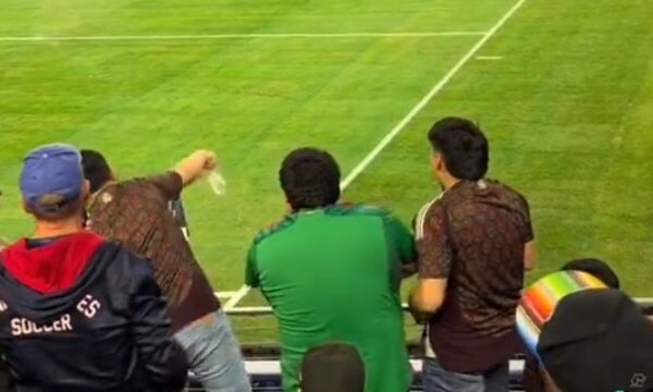 Lagu me birrë futbollistin Pulisic, tifozin meksikan e përzënë nga stadiumi