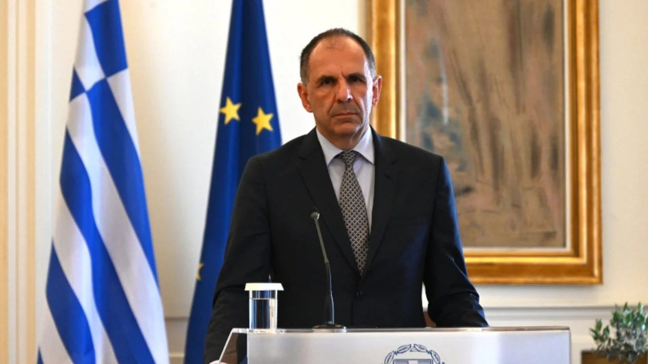 Miratimi i anëtarësimit të Kosovës në KiE, ministri i Jashtëm i Greqisë kritikon raportin e Bakojanis: Do të abstenojmë, nuk e njohim si shtet