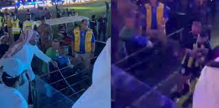 Ndodh në Arabinë Saudite, humbën finalen e Superkupës, sheiku godet me kamzhik futbollistin