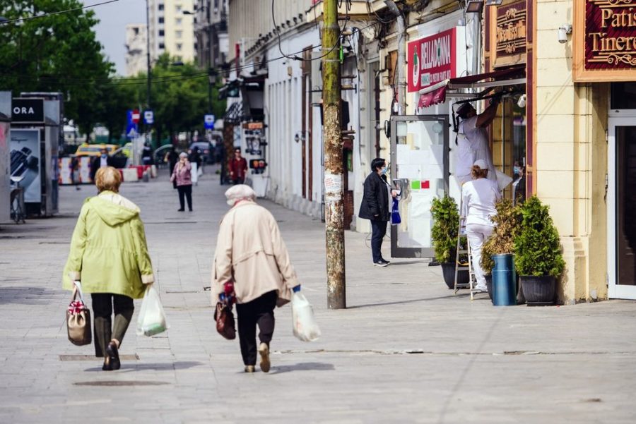 Varfëria tek të moshuarit, gjysma e pensionistëve sot po marrin pagesa të pjesshme