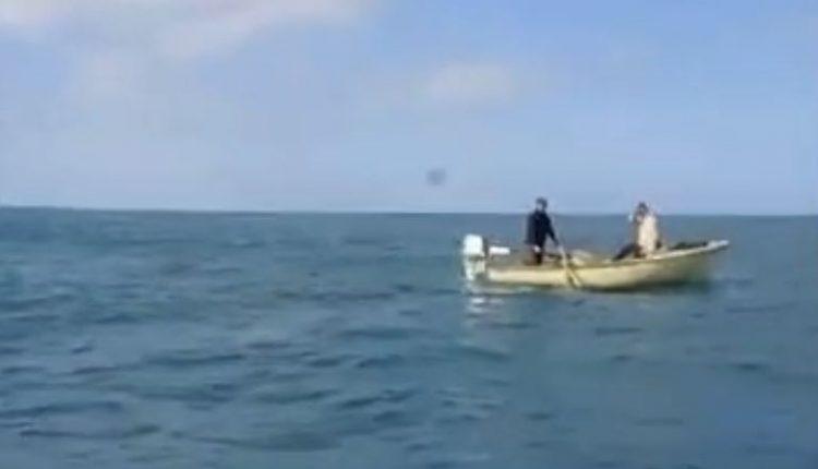 Shpëtohen dy peshkatarët në Shëngjin, rrezikuan të mbyteshin nga dallgët e larta