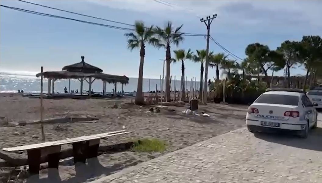 “Mos hidhni inertet në rrugë dhe mos ndërtoni pa leje”, policia në Dhërmi thirrje operatorëve turistikë