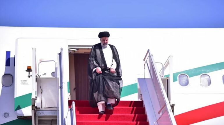 Presidenti i Iranit mbërrin në Pakistan nën masa të rrepta sigurie