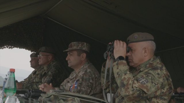 Tensionet në Veri/ Patrullim në kufirin e Kosovës, Franca dërgon avionin e saj ‘mbi’ ushtrinë e Serbisë