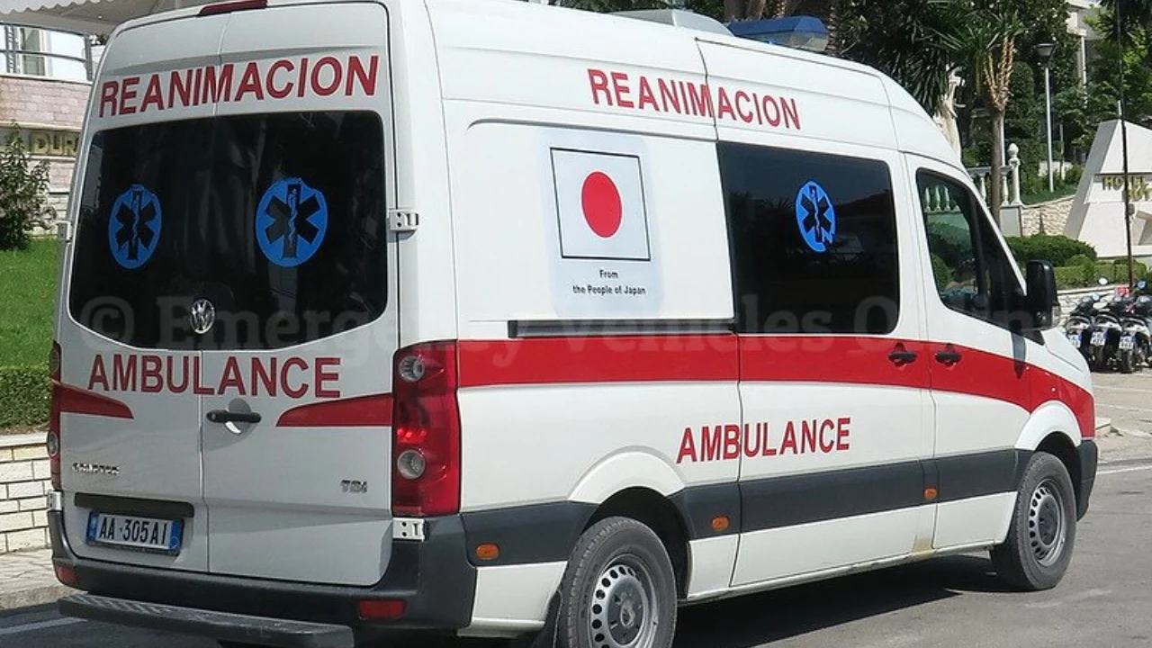 Gjendet i pajetë përpara shtëpisë së tij një 46-vjeçar