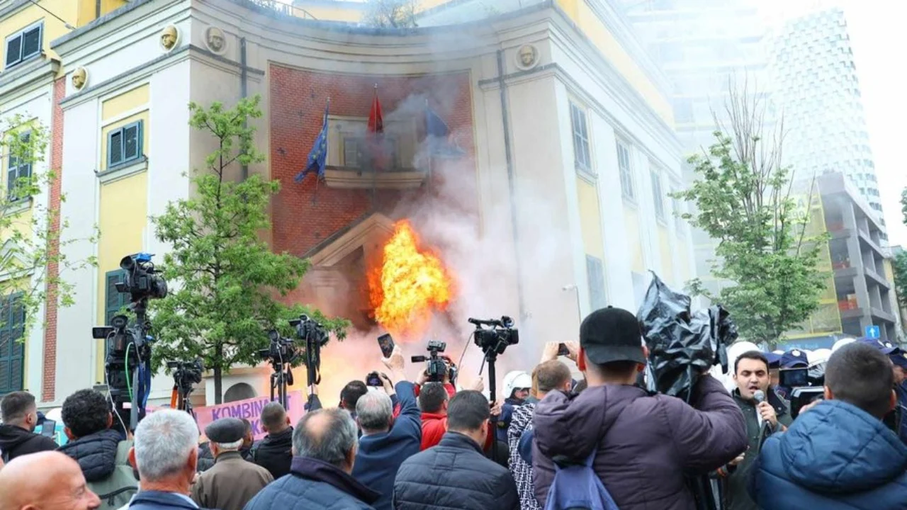 Protesta para Bashkisë së Tiranës, policia prezanton planin e masave dhe rrugët që do të bllokohen