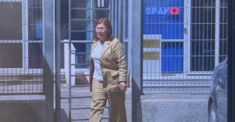 Kryetarja e Bashkisë së Roskovecit paraqitet në SPAK
