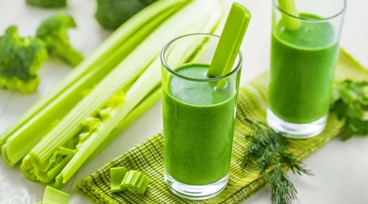 A është lëngu i selinos i shëndetshëm? Gjithçka që duhet të dini