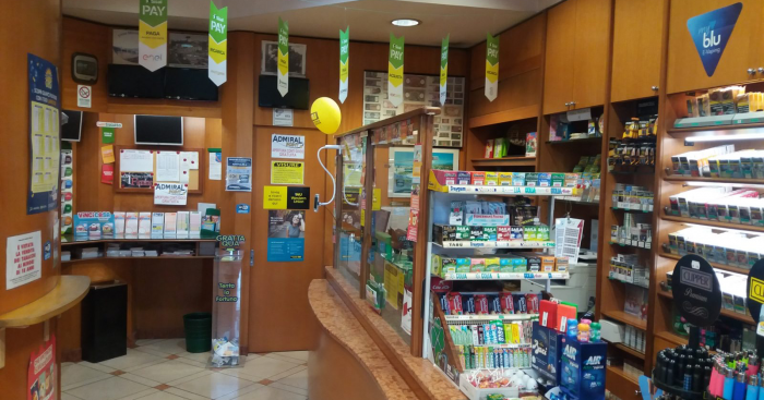 Plagosi babë e bijë gjatë tentativës për t’i grabitur dyqanin, arrestohet shqiptari në Itali