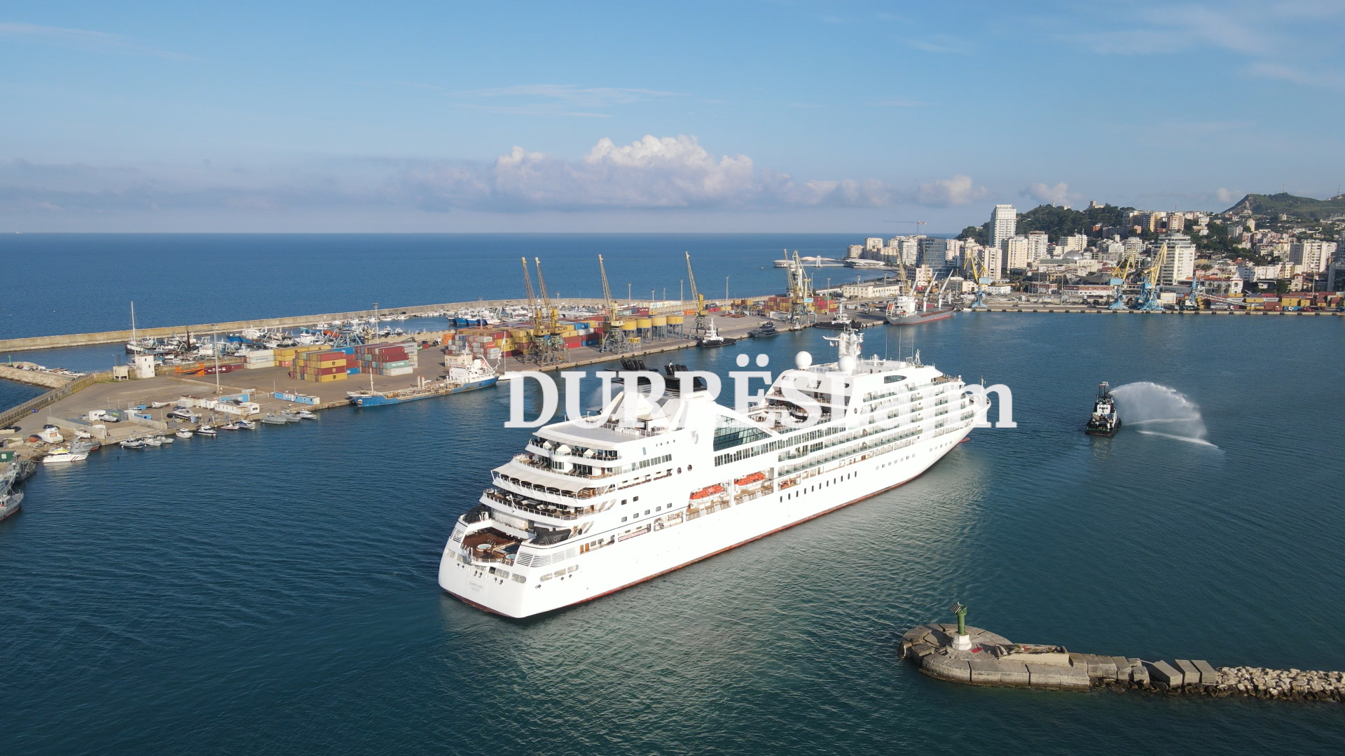 &#8220;Shqipëria, sekreti i fundit në Evropë për të huajt!&#8221; Kroçiera “Seabourn Quest” vjen për herë të parë në portin e Durrësit (VIDEO)