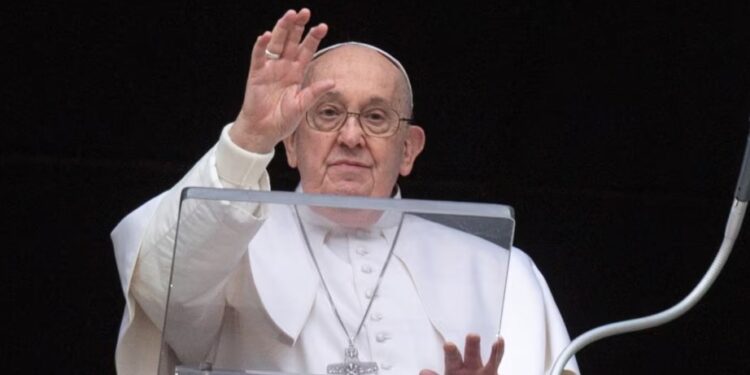 Papa kërkon falje, pasi u raportua se përdori term fyes homofobik