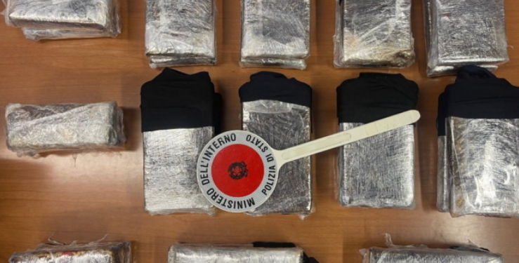 Trafik droge me autobus nga Shqipëria, kapen në Itali 23 kg kokainë dhe 3.5 kg heroinë