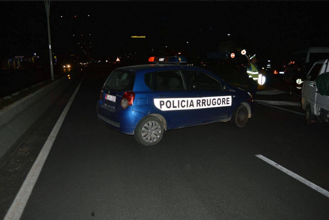 Policia: Nuk ka bllokim të qarkullimit në autostradën Tiranë-Elbasan, por ngadalësim