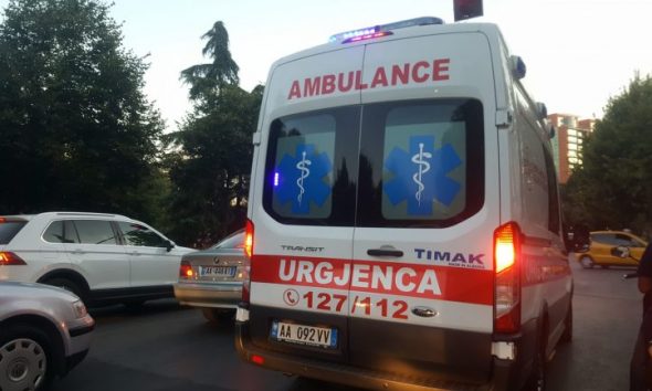 Plas sherri mes shoferëve të kamionëve në doganën e Kapshticës, njëri prej tyre goditet me thikë, dërgohet në spital 