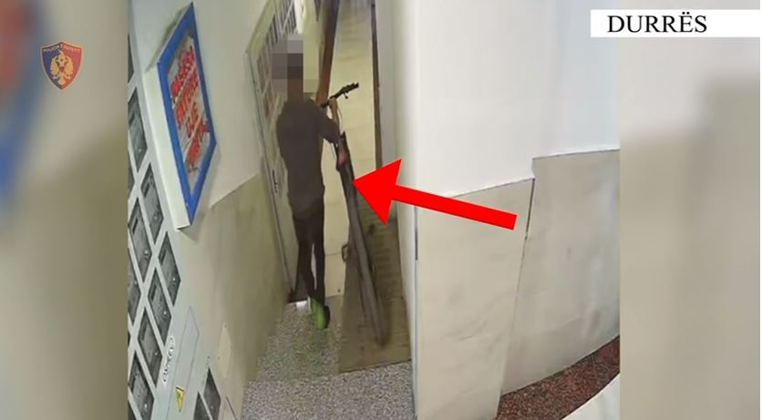 Vodhi 3 biçikleta në 1 muaj, dalin momentet gjatë “aksionit” të hajdutit nga Durrësi (VIDEO)