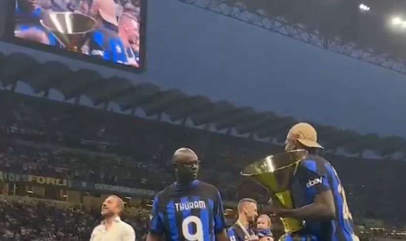 Iu bashkua koreve kundër Juventusit në festën e titullit, babai godet me shpullë sulmuesin e Interit