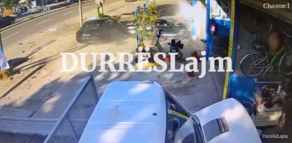 Aksidenti me vdekje në Durrës, dalin pamjet e momentit të përplasjes (VIDEO)