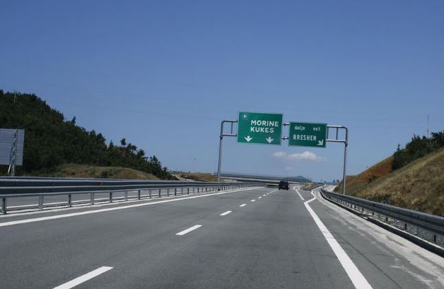 Aksident me pasojë vdekjen në ‘Milot-Morinë’, vihet në pranga drejtuesi 27-vjeçar i mjetit