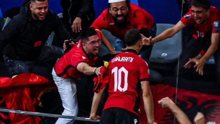 Me të i shënoi Italisë, shitet për shifrën rekord fanella e Nedim Bajramit