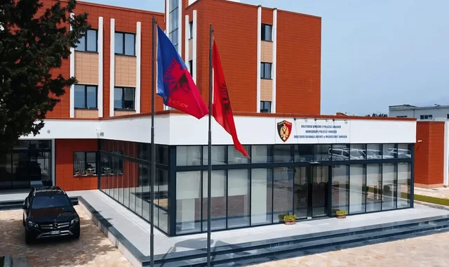 U plagos me armë zjarri, pas mjekimit 30-vjeçari përfundon në polici