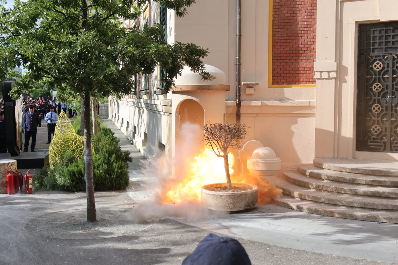 Sot sërish protestë para Bashkisë Tiranë