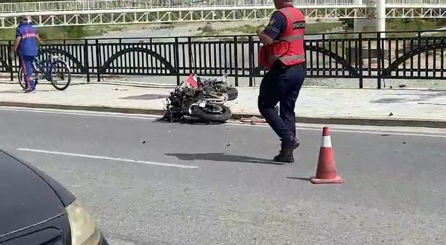 Motori përplas turisten, 32-vjeçarja dhe drejtuesi në gjendje të rëndë