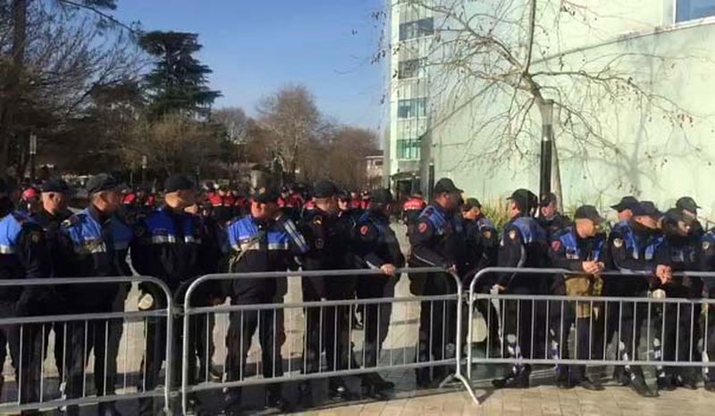 Protesta e opozitës, policia merr masat: Ja cilat rrugë do të bllokohen