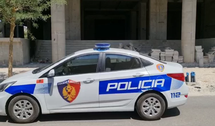 Përplasi dy automjete të parkuara teksa drejtonte makinën në gjendje të dehur, arrestohet në flagrancë 51-vjeçari 