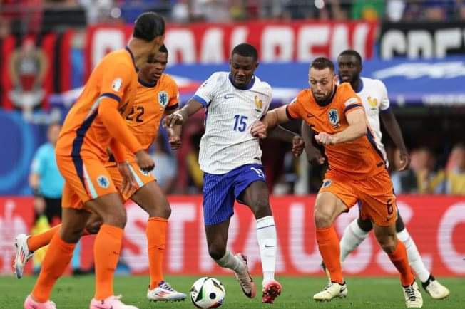 Holanda e Franca ndajnë pikët, barazim pa gola