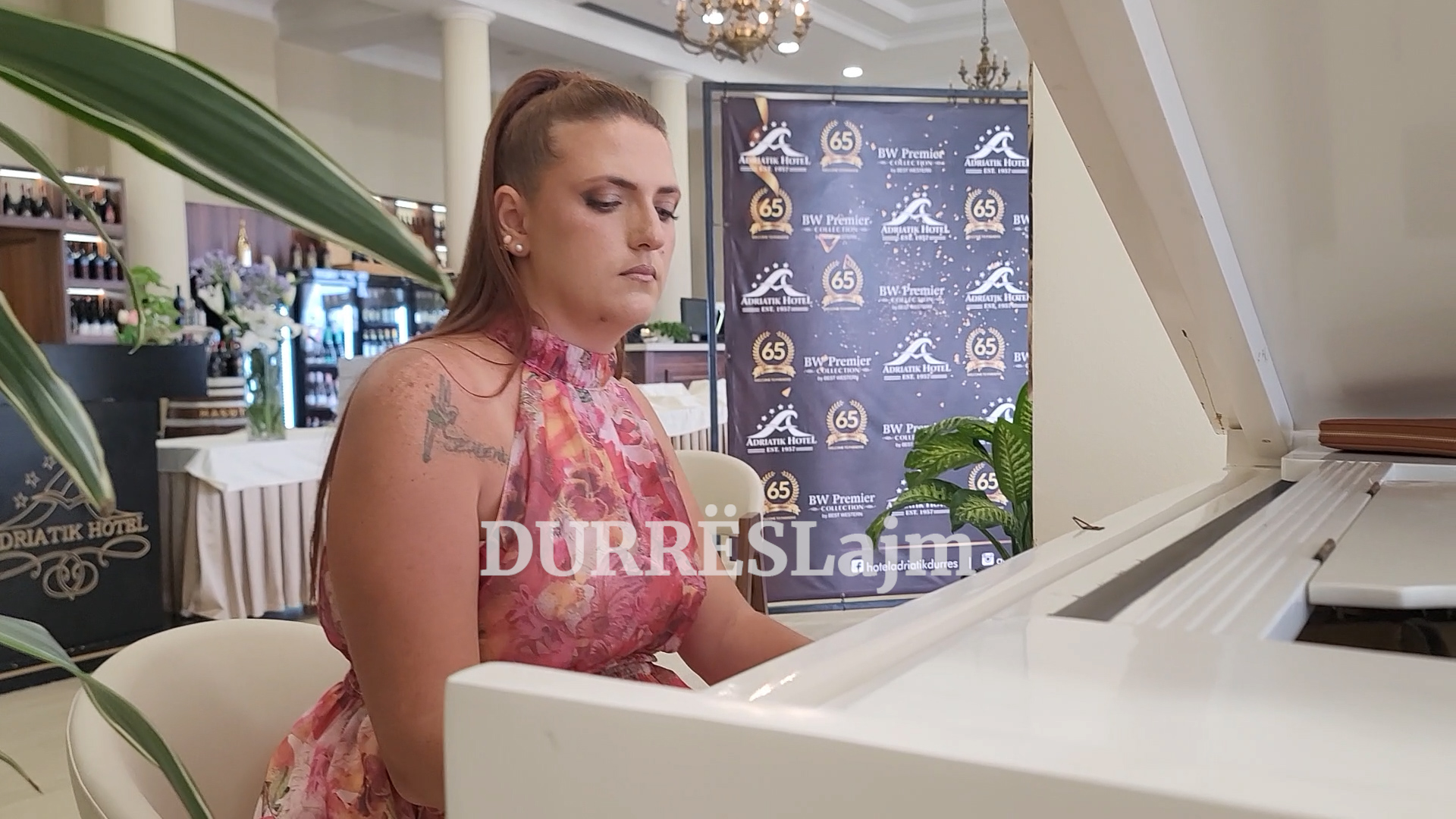 Pianistja nga Durrësi që kuron përmes muzikoterapisë (VIDEO)