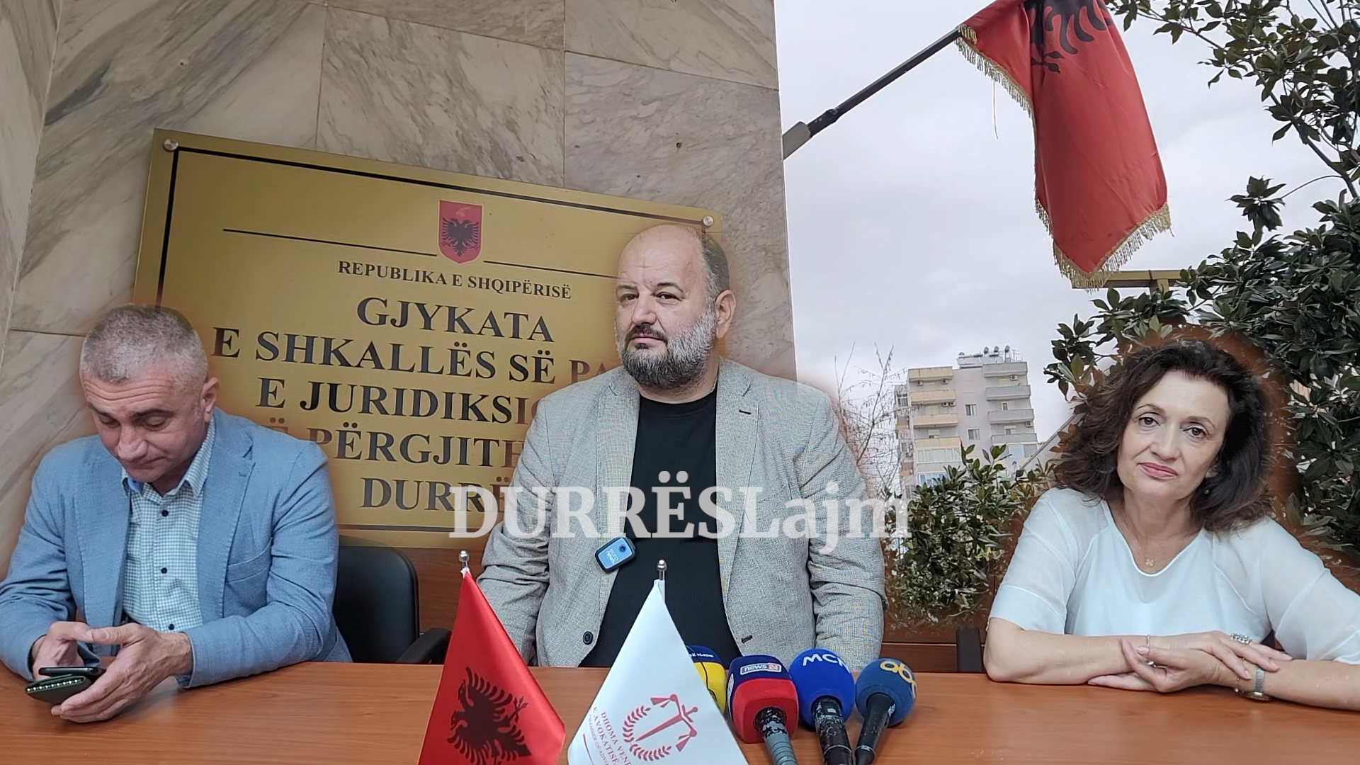 Avokatët e Durrësit bojkot një javor Gjykatës: Nuk kemi vendim të shkruar, na është komunikuar verbalisht (VIDEO)