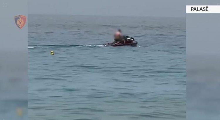 Shkeli perimetrin e sigurisë, gjobë prej 100 mijë lekë drejtuesit të Jet Ski, bllokohet mjeti lundrues