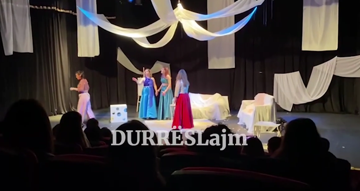 Ftesë e hapur për &#8220;Indian Party&#8221; në teatrin e Durrësit (VIDEO)