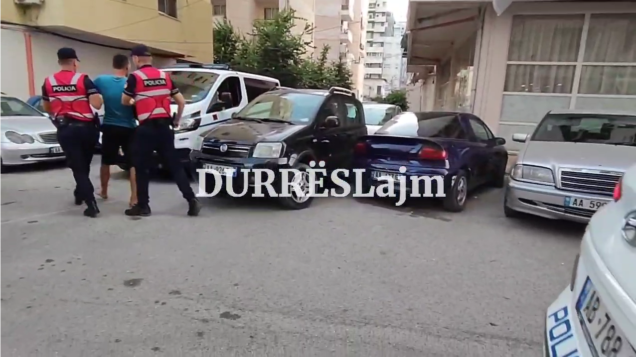 Kunetërit konfliktohen me dhëndrin në Durrës, policia shoqëron një person (VIDEO)