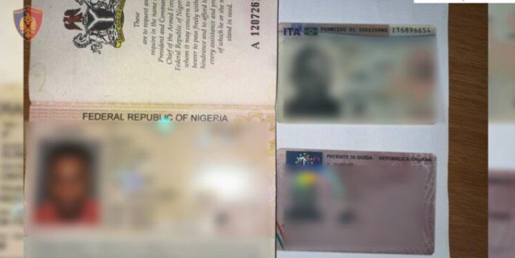 Nigeriani tenton të largohet nga Shqipëria me pasaportë italiane false, kapet në port