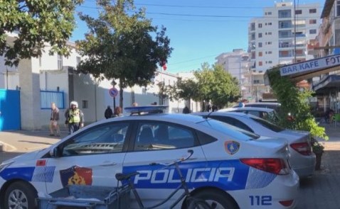 Arrestohet 54-vjeçari i shpallur në kërkim, tentoi të korruptonte punonjësin e policisë pasi u kap duke drejtuar mjetin në gjendje të dehur