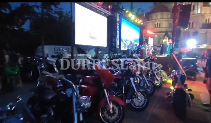 “Riders Legend Korça” / 500 motoristë nga vendi dhe rajoni dhurojnë spektakël (VIDEO)