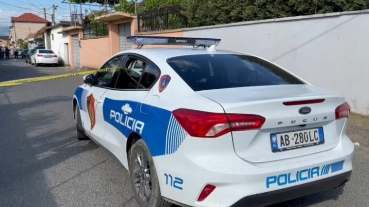 Dhunoi nënën e tij, Policia arreston të riun në Vlorë