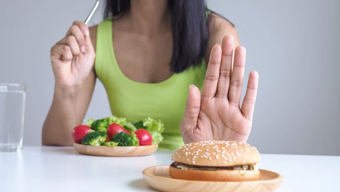 Ushqimet që do t’ju ndihmojnë të lini duhanin me lehtësi