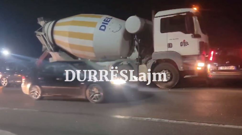 Aksident në autostradën Durrës-Tiranë, betonierja përplas disa mjete, një person në gjendje të rëndë (VIDEO)