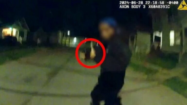 VIDEO/ Menduan se kishte armë të vërtetë, policia vret 13-vjeçarin që mbante një pistoletë lodër
