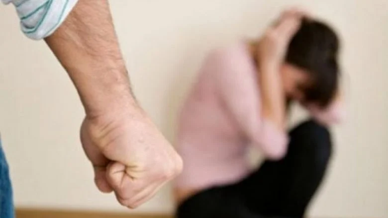 Përndoqi dhe dhunoi ish-të dashurën, arrestohet në Tiranë 37-vjeçari